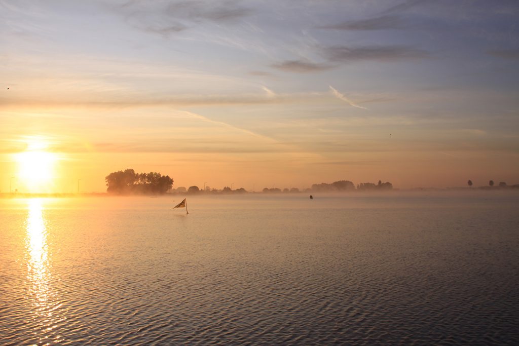 Sonnenaufgang im Jachthafen von Nieuwpoort