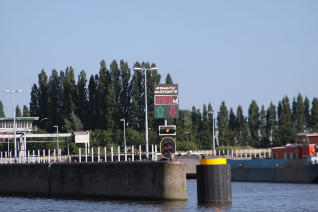 Der Gezeitenstand wird bei der Schleuse Merelbeke laufend angegeben