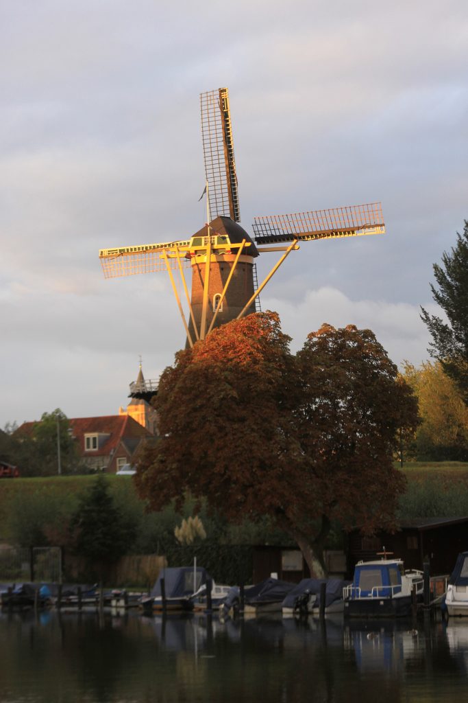 Gegenüber Botenbouw Tukker