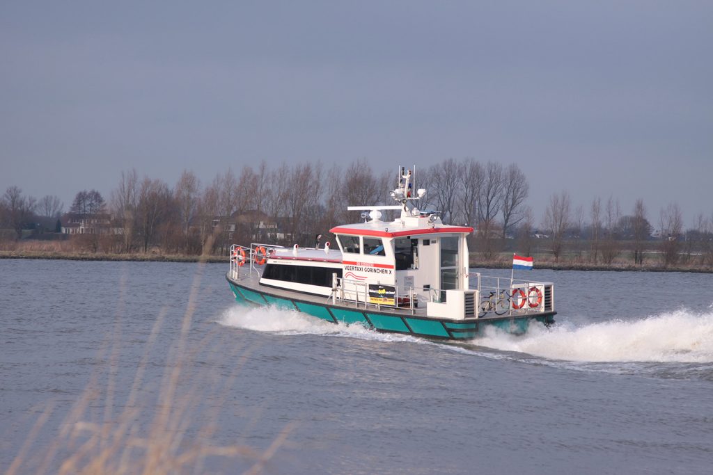 Unterwegs mit dem Wassertaxi auf dem Rhein