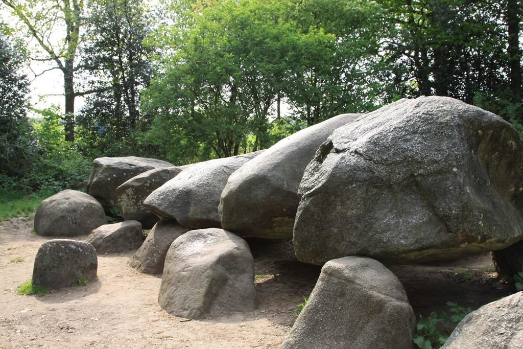 Hünengrab aus der Trichterbecherkultur (5000 v. Chr.)