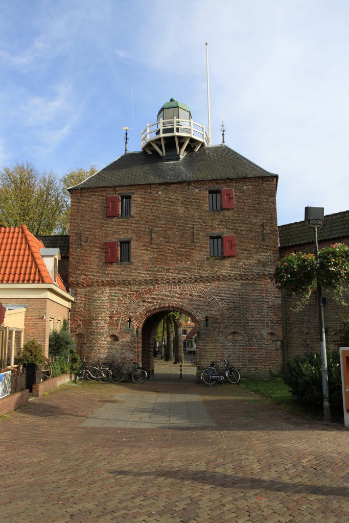 Stadttor mit Leuchtturm in Harderwijk