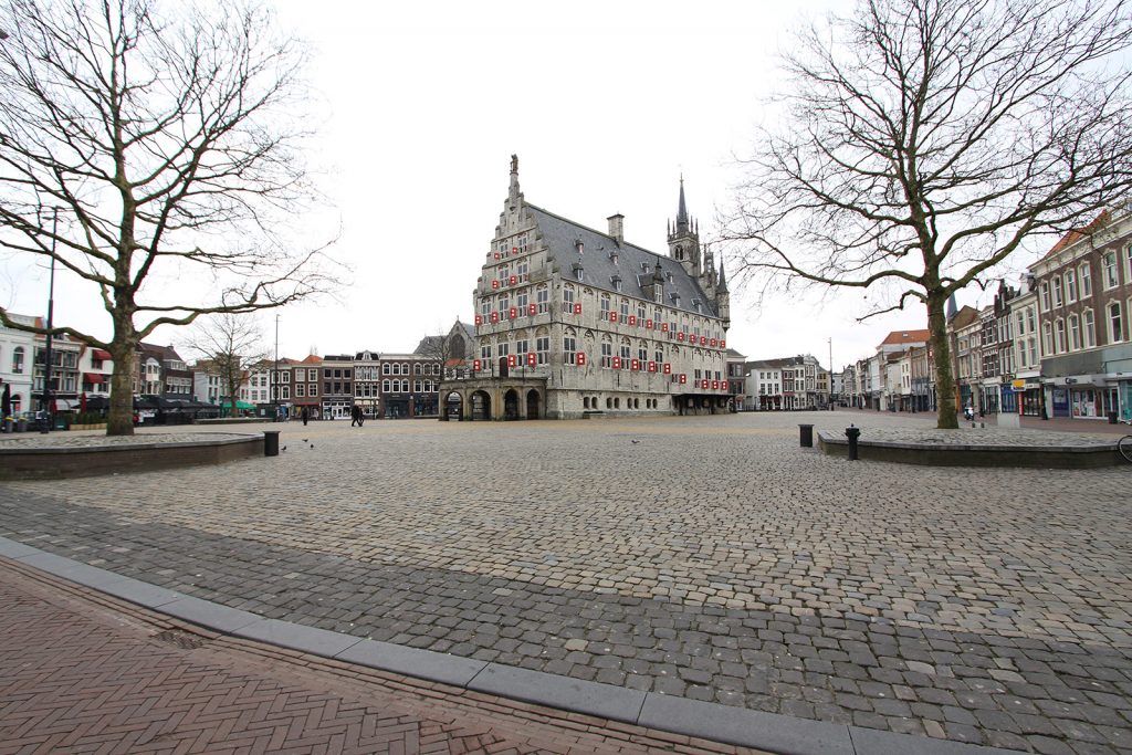 Grosser Markt in Gouda mit Rathaus