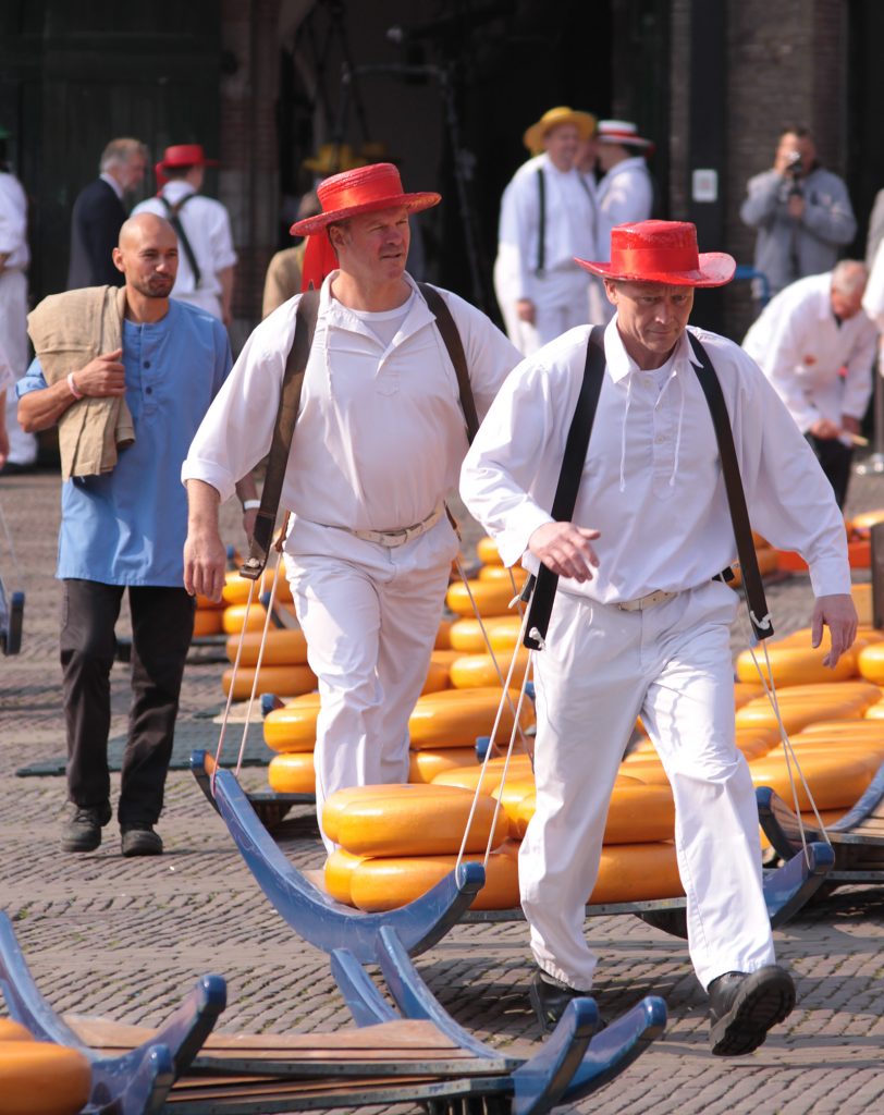 Käseträger in Alkmaar
