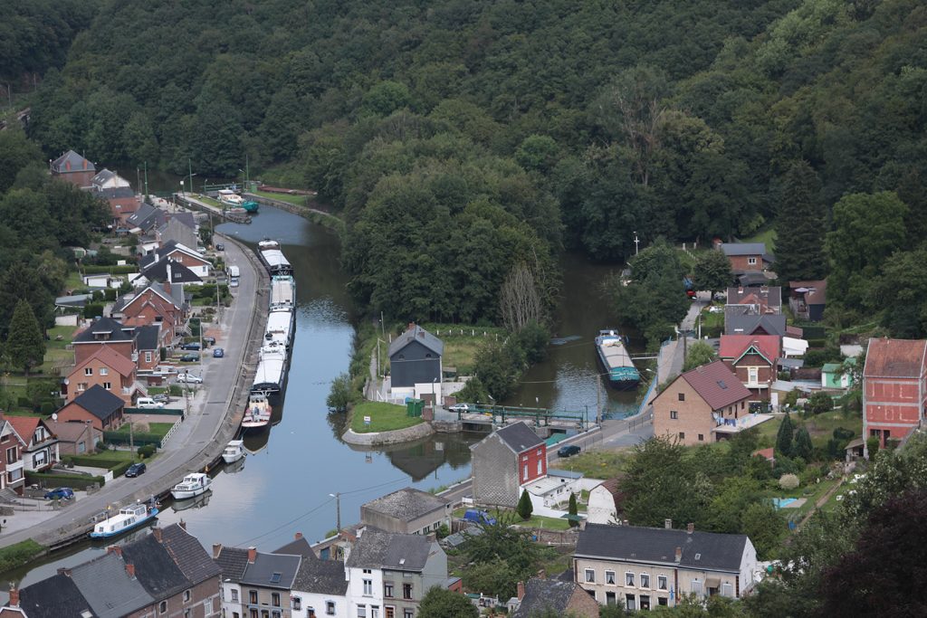 Blick über die Sambre bei Thuin vom beffroi aus