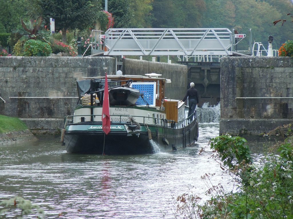 Einfahrt in die Schleuse 20 «Picardie»