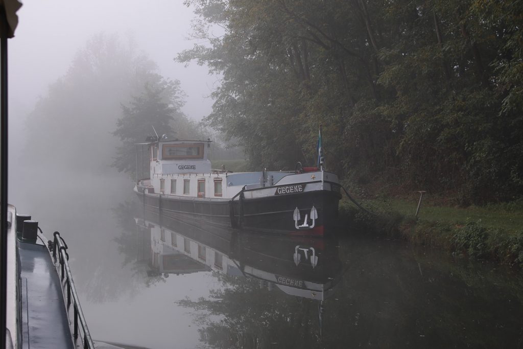 Im Morgennebel taucht «Gégène» auf