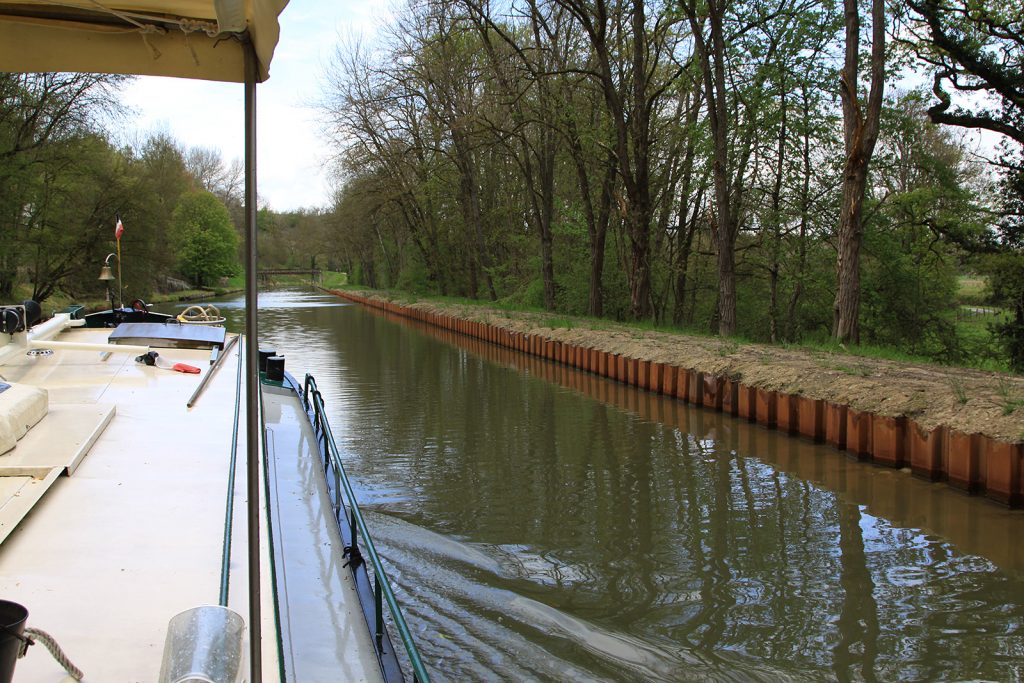 Neue Uferbefestigungen am Canal de Roanne à Digoin