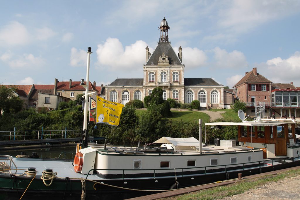 Die Mairie (Gemeindehaus) von Long