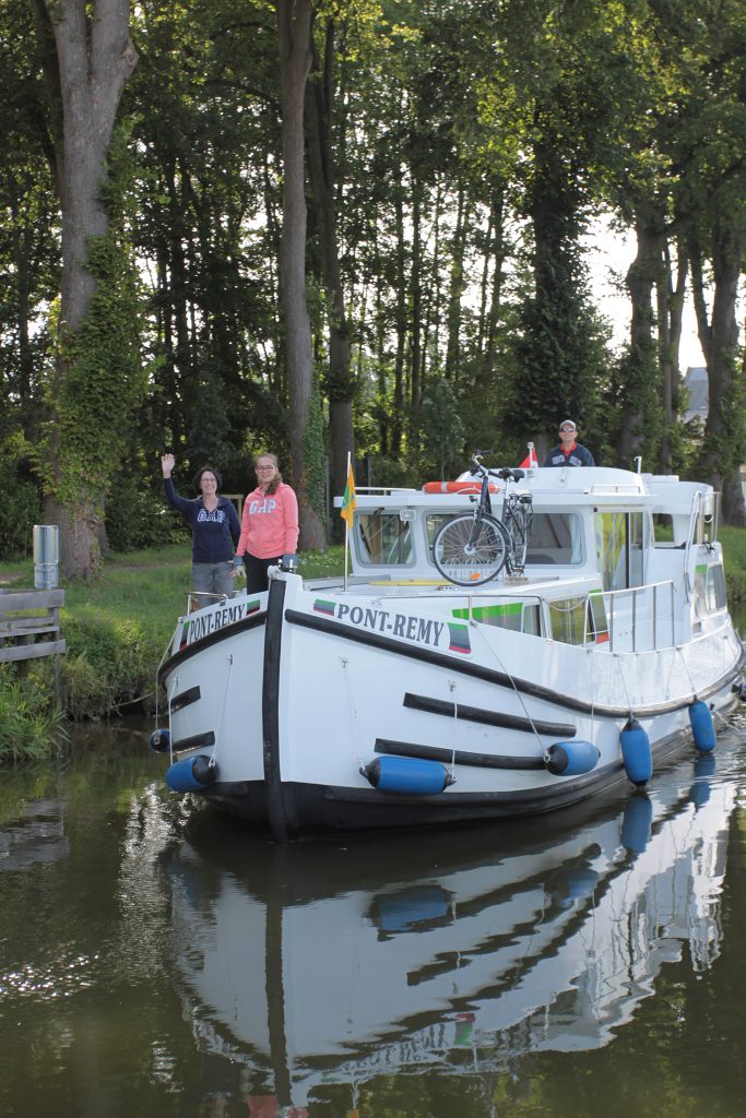 Familie von Moos aus Zürich mit dem Mietboot auf der Somme