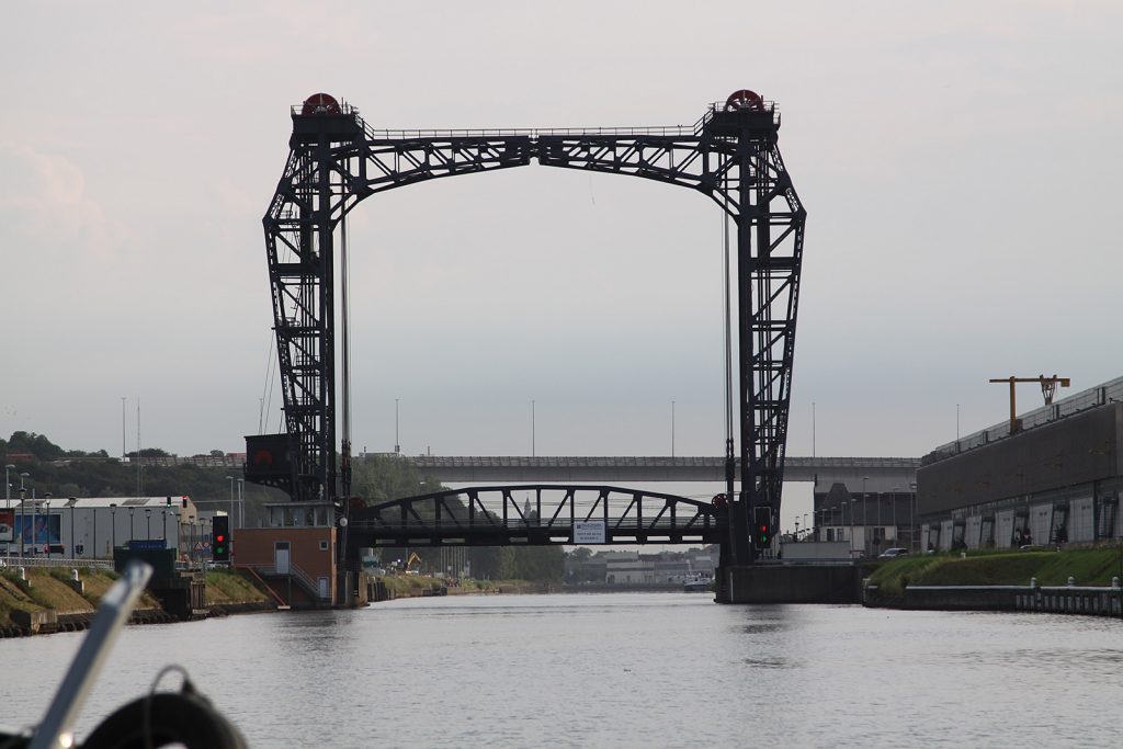 Schönheit der Technik: Die Buda-Hebebrücke in Brüssel