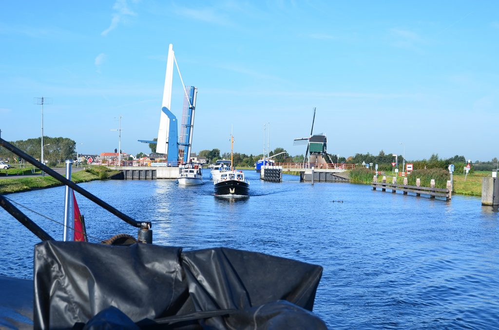 Auf dem Merwedekanal zwischen Meerkerk und Vianen