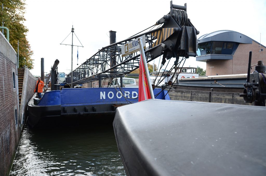 In der grossen Merwedeschleuse von Gorinchem