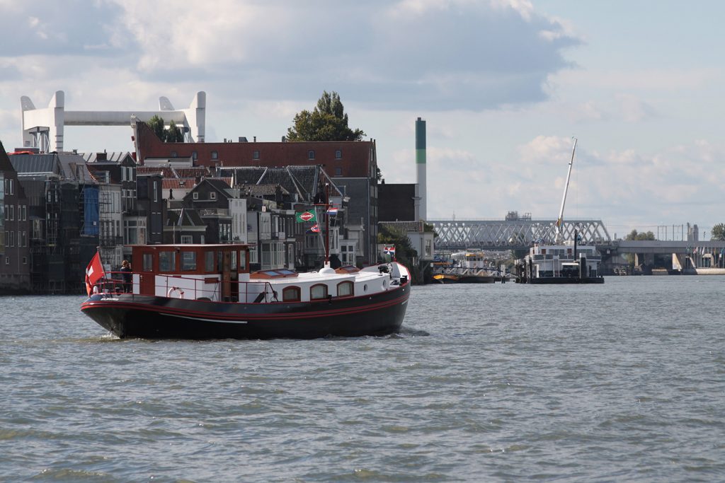Die «Fenna» läuft in Dordrecht ein