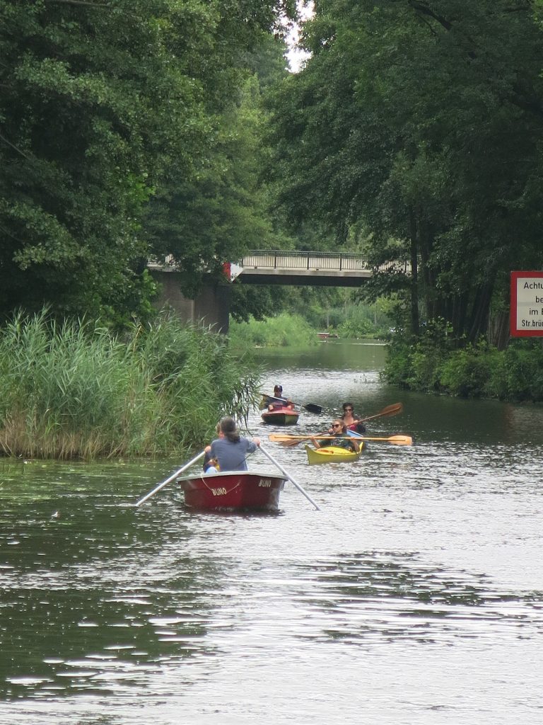 Eine enge Fliesse der Dahme Wasserstrasse