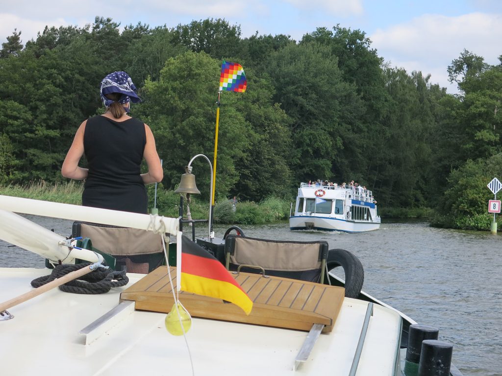 Warten vor der Fliesse auf die «Schenkenland»