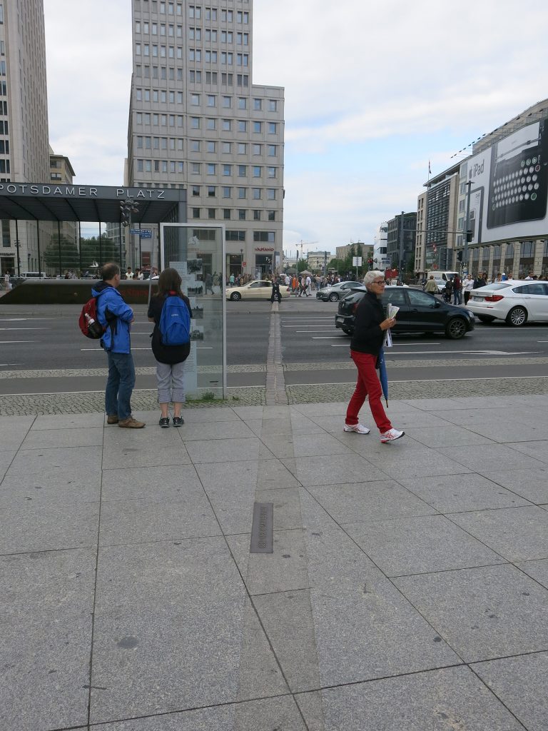 Der Streifen in der Bildmitte zeigt den Verlauf der Mauer