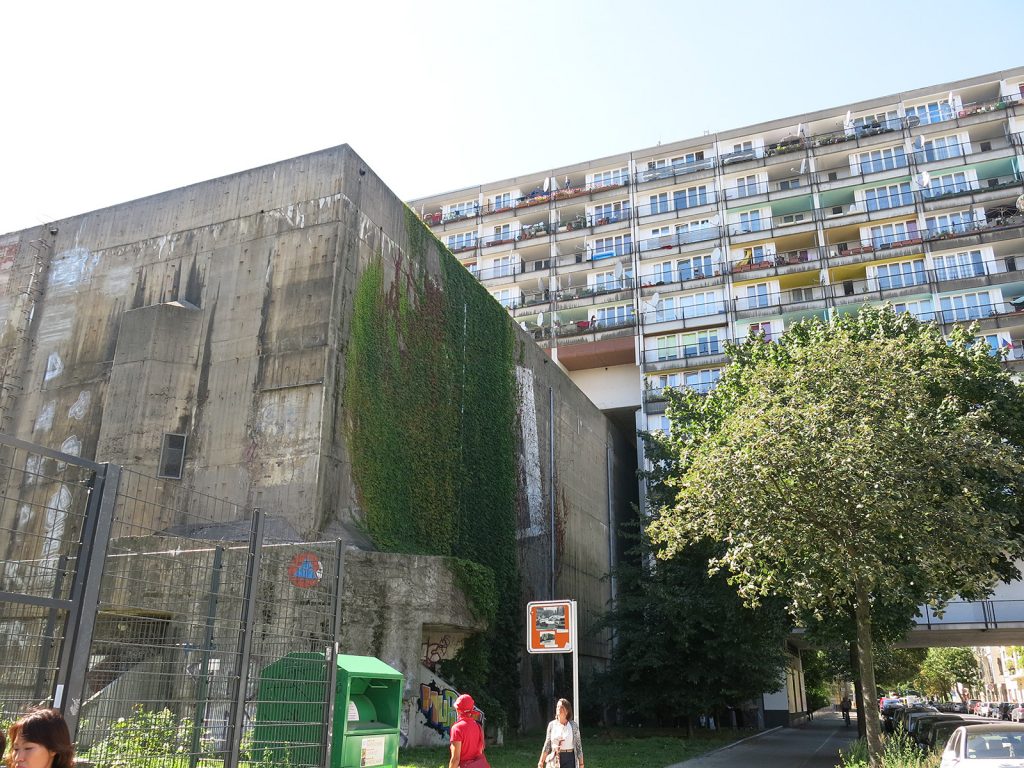 Der Hochbunker an der Pallasstrasse