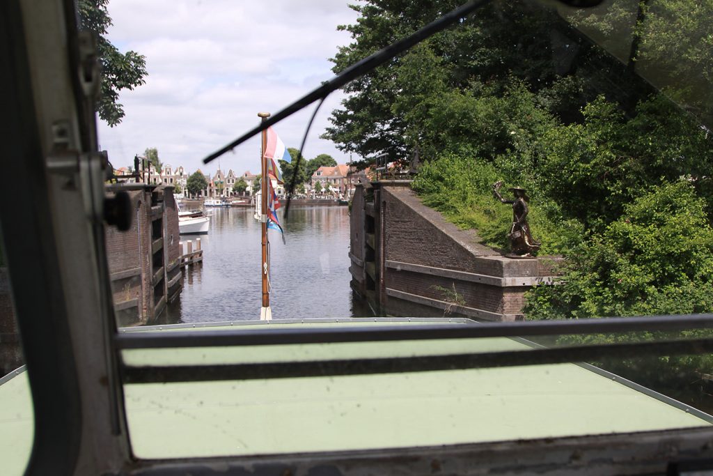 Durch die Sperrschleuse von Blokzijl