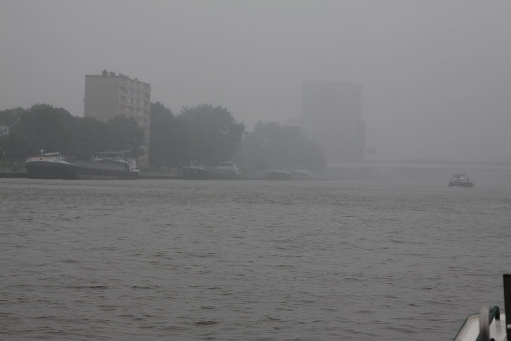 Schlechtwetter auf dem Amsterdam-Rhein-Kanal