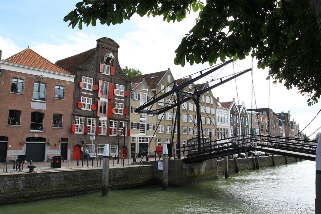 Einfahrt in den Wolwevershaven (Hafen der Wollenweber)