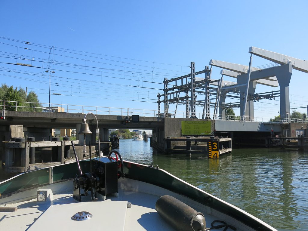 Eisenbahnbrücke vor Muiden