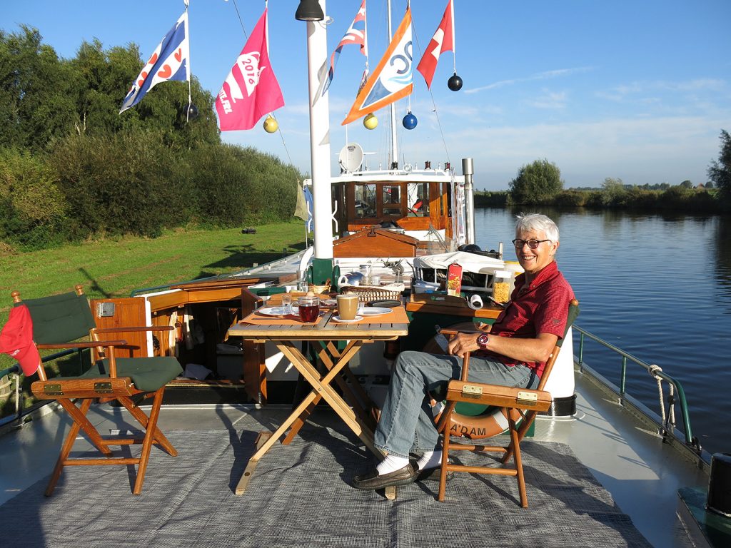 Frühstück auf dem Vorderdeck