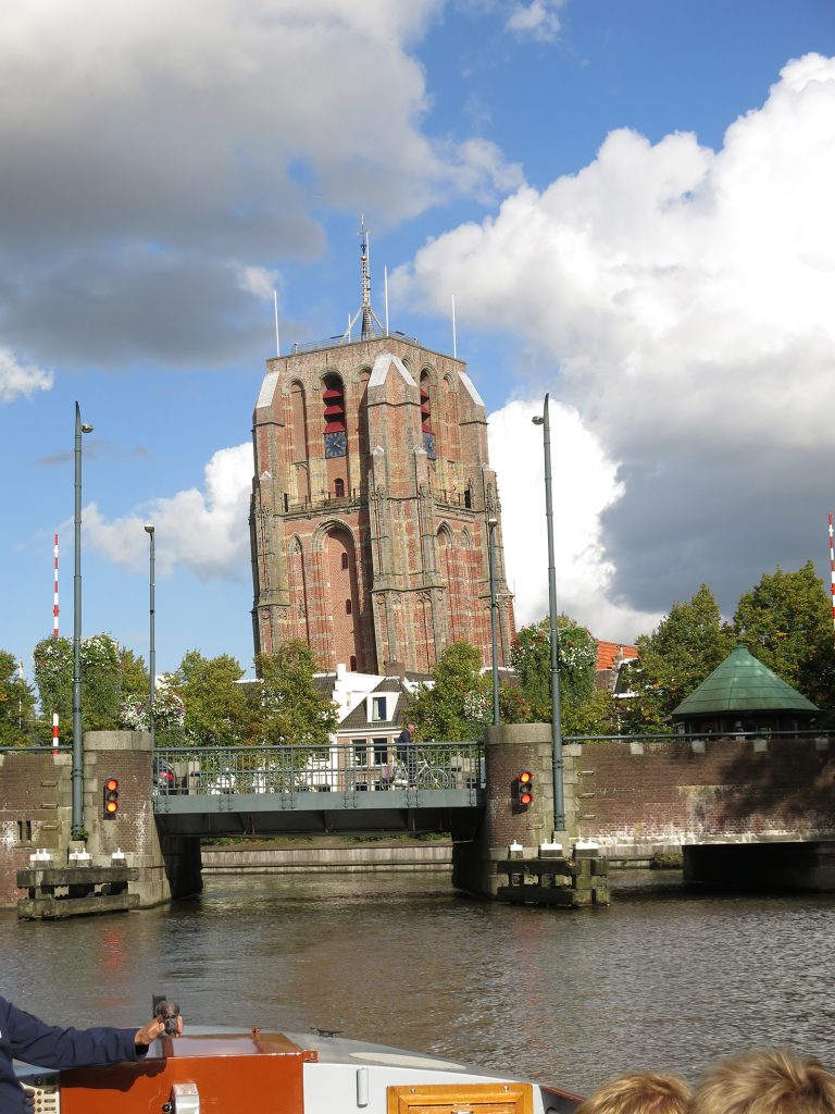 Der schiefe und krumme Turm von Leeuwarden