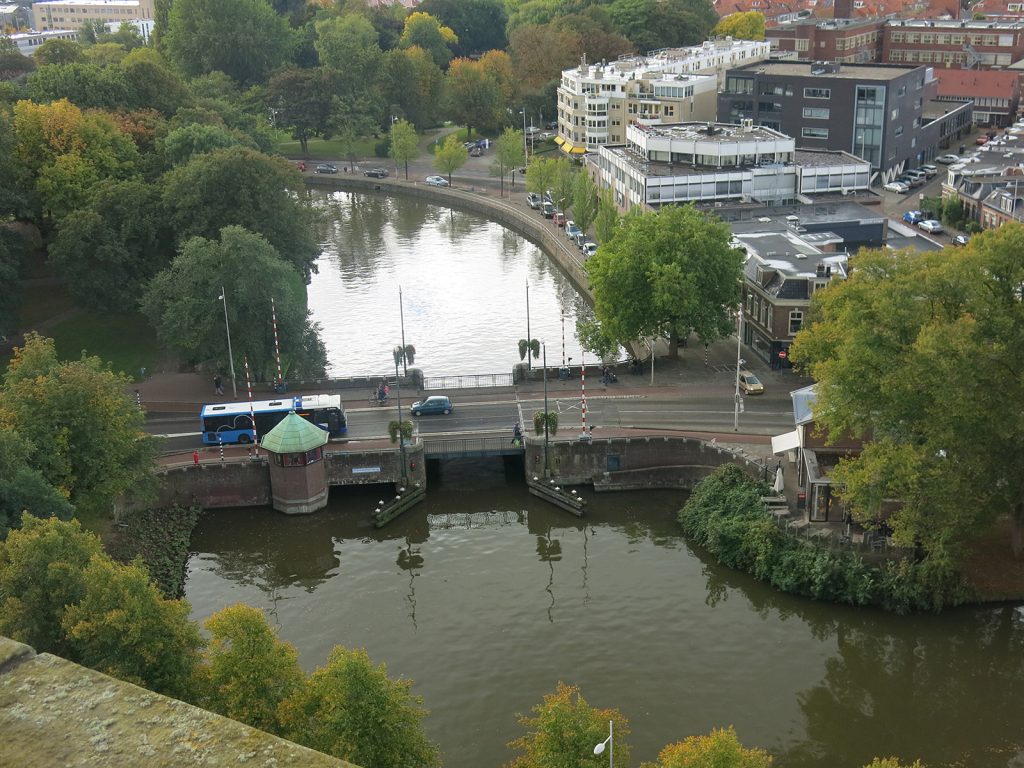 Aussicht vom Turm auf die Vrouwenpoortbrücke