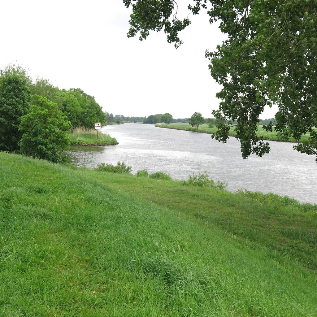 Einfahrt in den Altarm bei Herbrum (links im Bild)