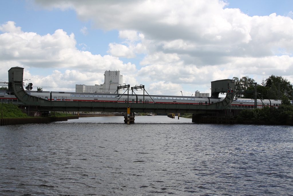 Die Eisenbahnklappbrücke Drielake