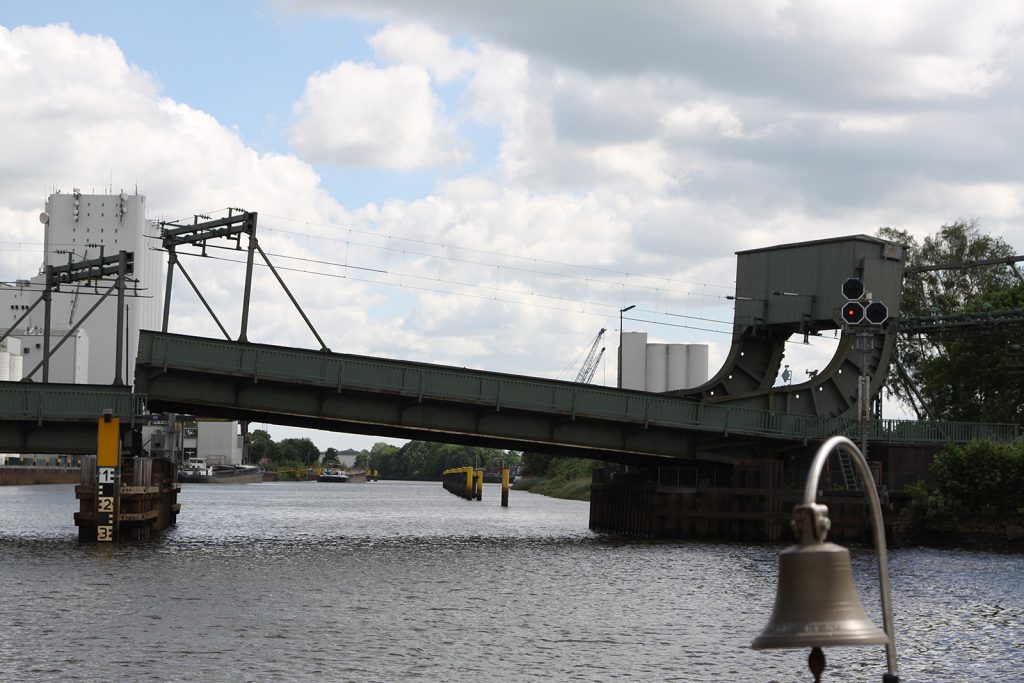 Die Eisenbahnklappbrücke Drielake