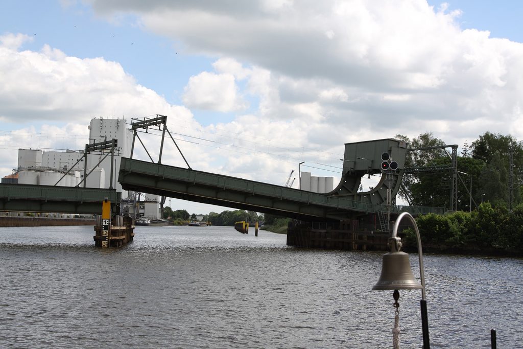 Die Eisenbahnklappbrücke Drielake