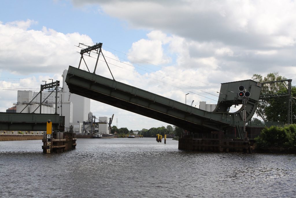 Die Eisenbahnklappbrücke Drielake