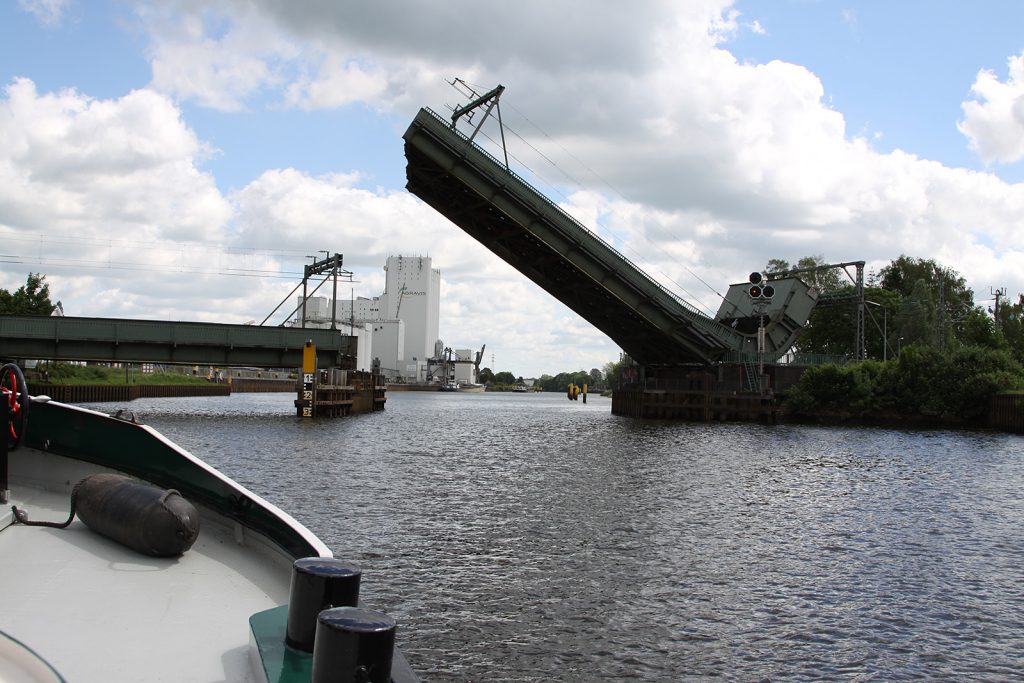 Die Eisenbahnklappbrücke Drielake