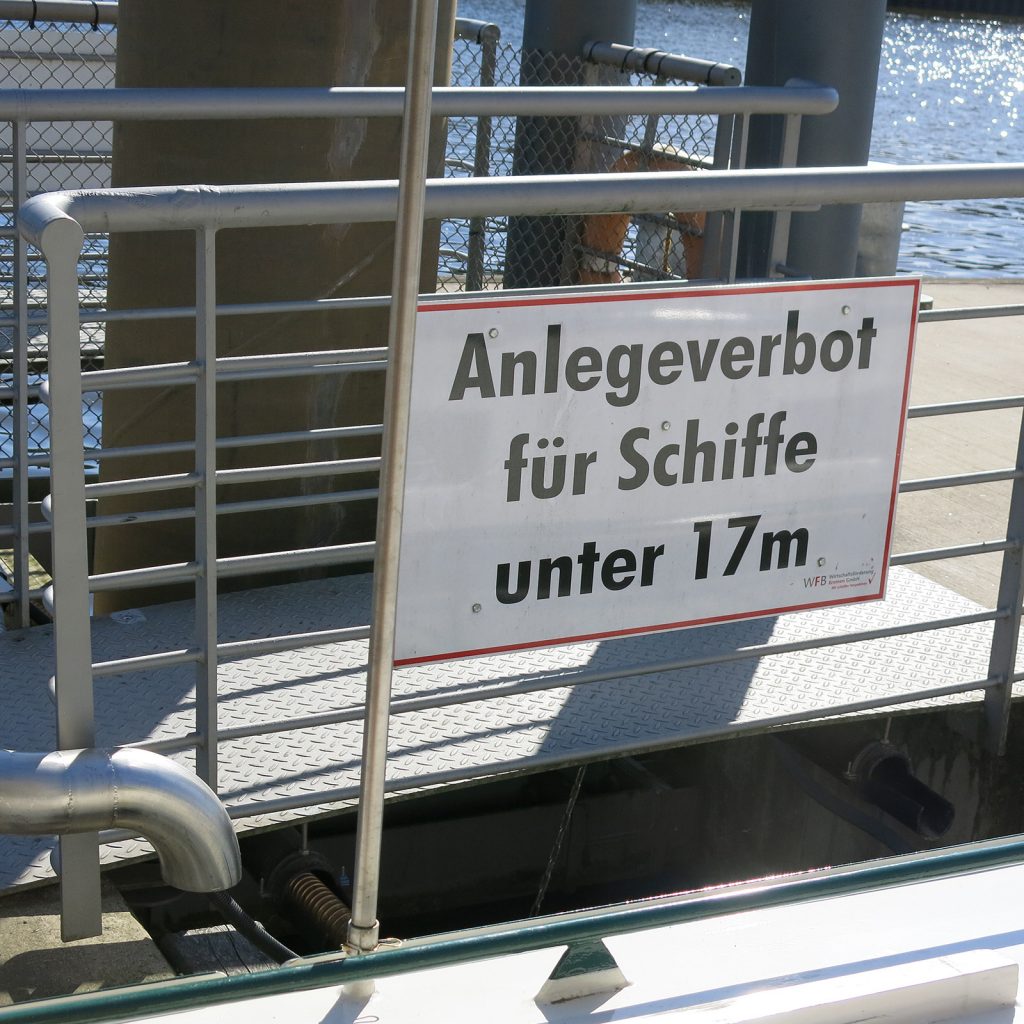 Unsere Lieblingstafel (am Längssteg im Europahafen)