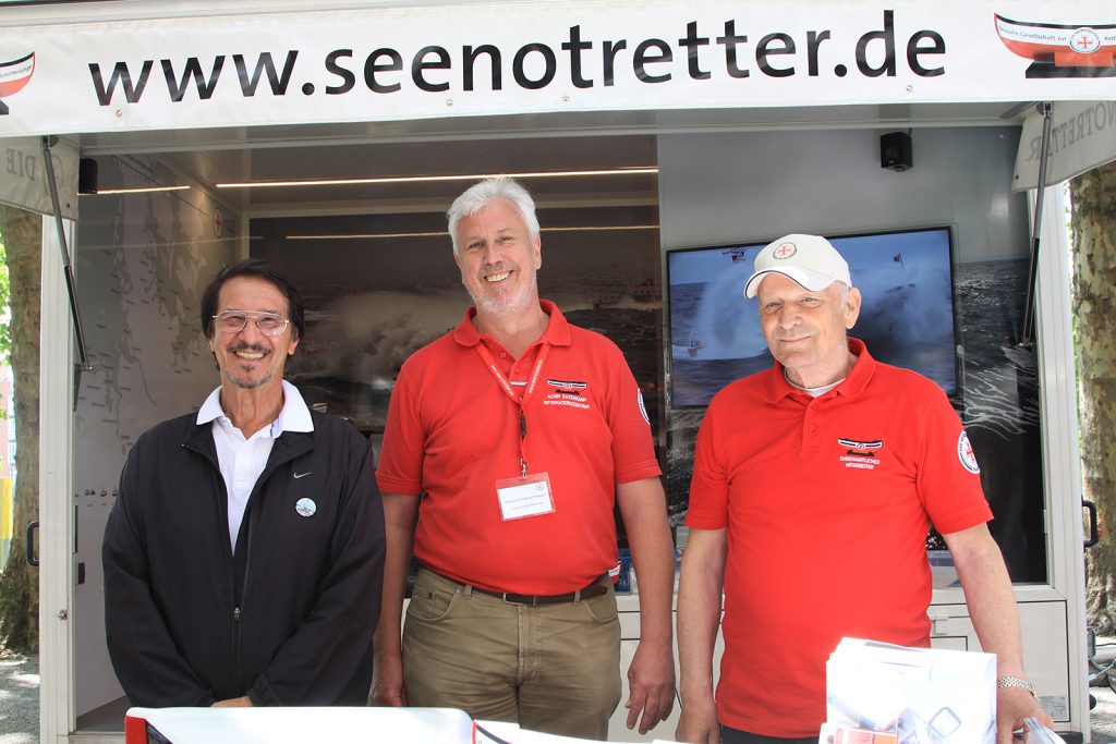 Die Seenotretter am Matjesfest