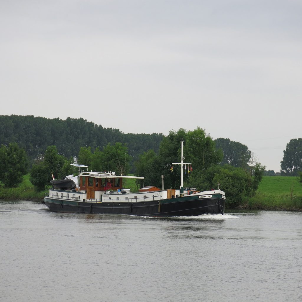 Auf der Weser zu Berg (Foto: Corina Metschke)