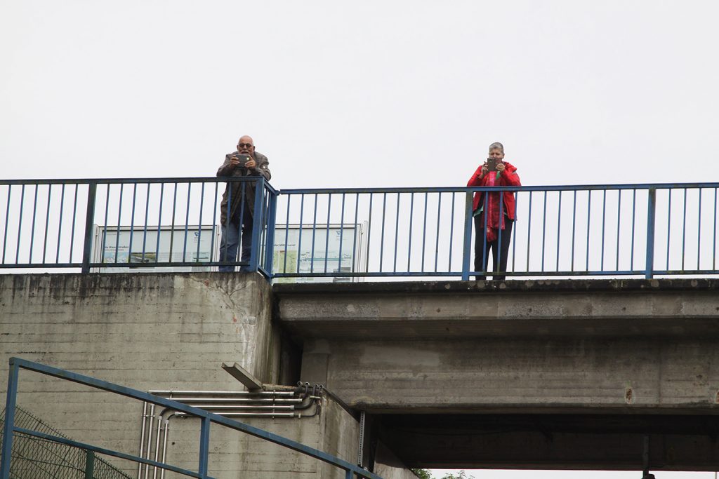 Margrit und Jürg Haupt haben uns auf Marinetraffic gesehen und Position bezogen