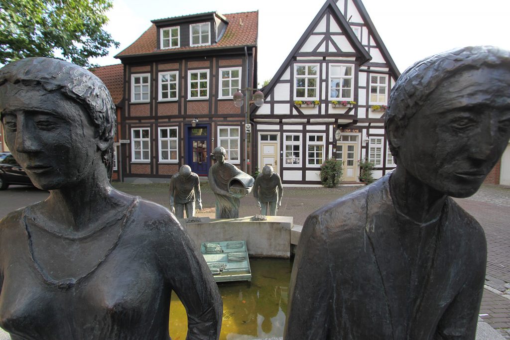 Brunnen «Die Spargelverkäufer» in Nienburg