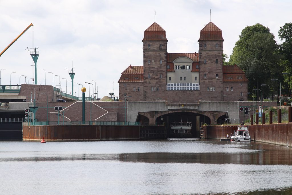 Im Unterwasser der Mindener Schachtschleuse