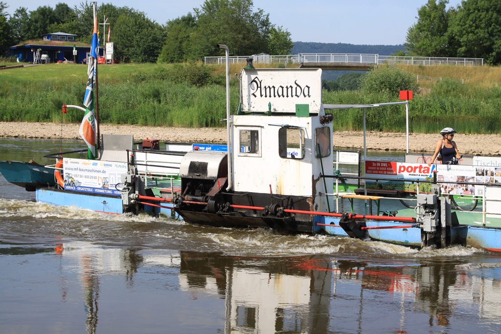 Fussgänger- und Radfahrerfähre über die Weser und ihr Fährmann