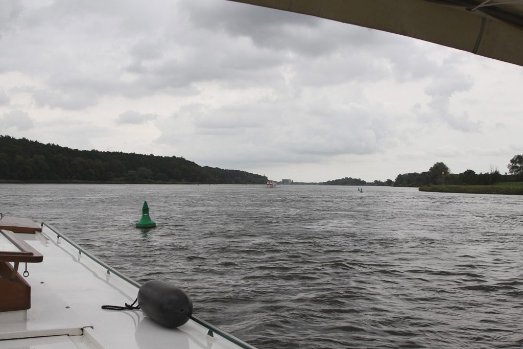 Auf der Elbe stromaufwärts nach Lauenburg