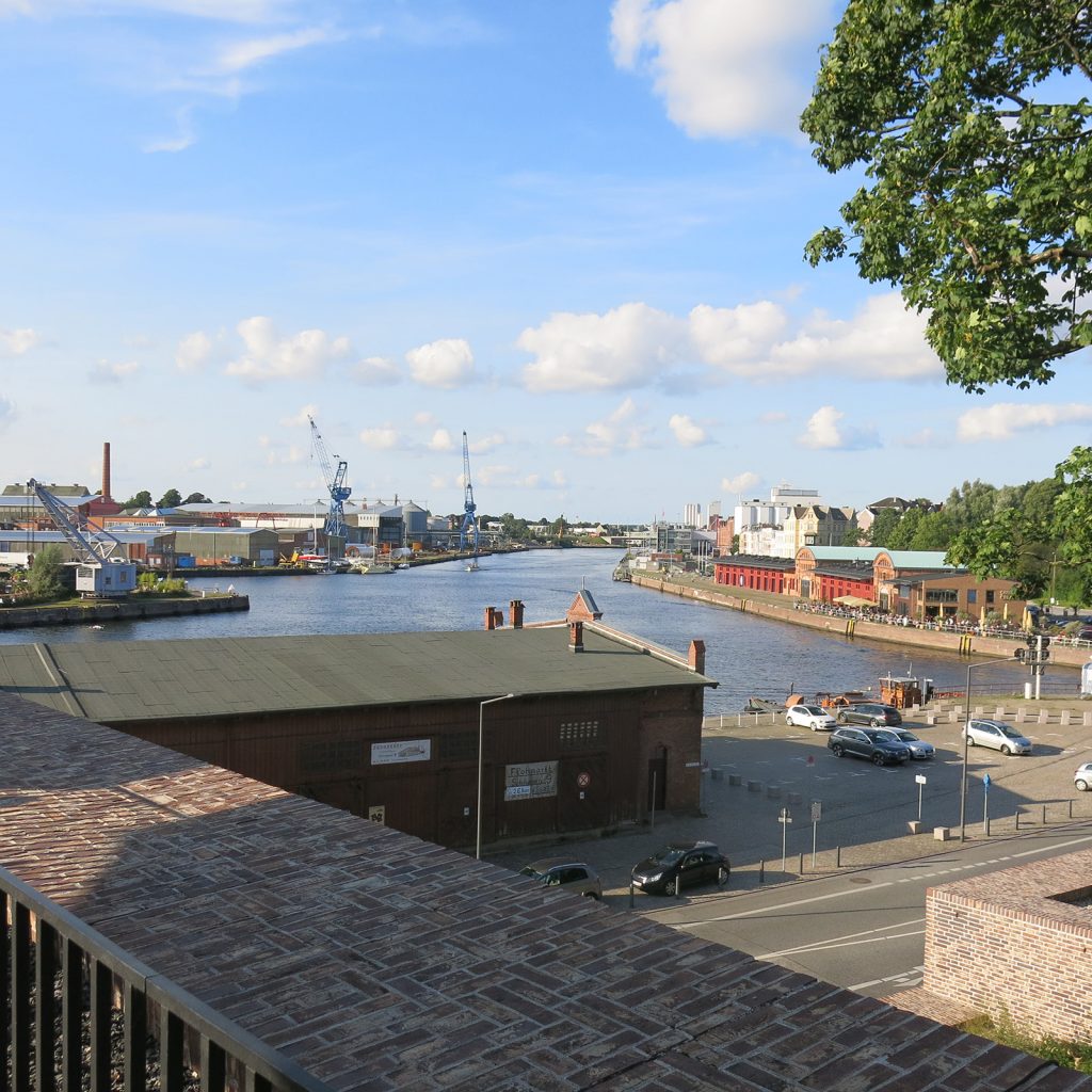 Blick vom Burgkloster auf die Trave Richtung Travemünde