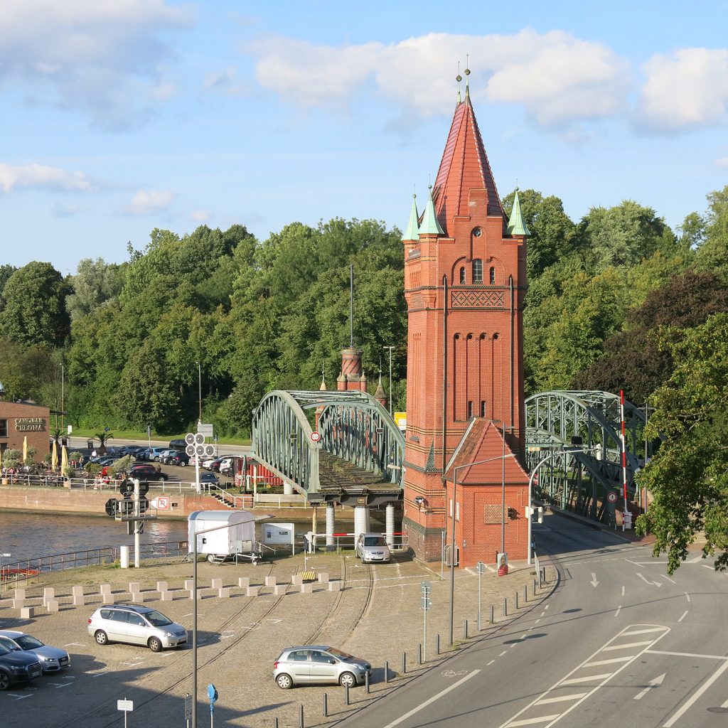 Lübeck mit Burgtorbrücke