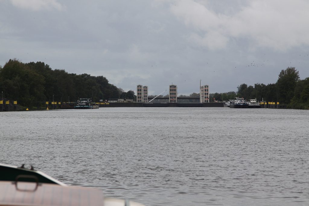 Im Oberwasser der Schleuse Geesthacht