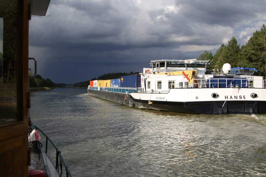 Das Containerschiff «HANSE» fährt dem Gewitter entgegen