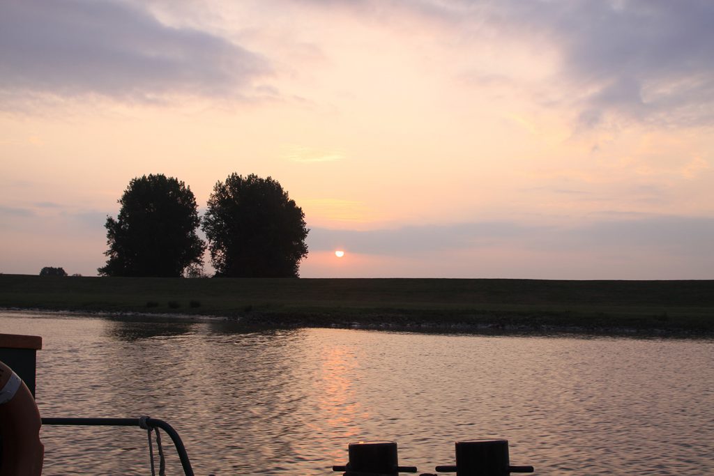 In der Abenddämmerung auf der Tidenems zu Tal