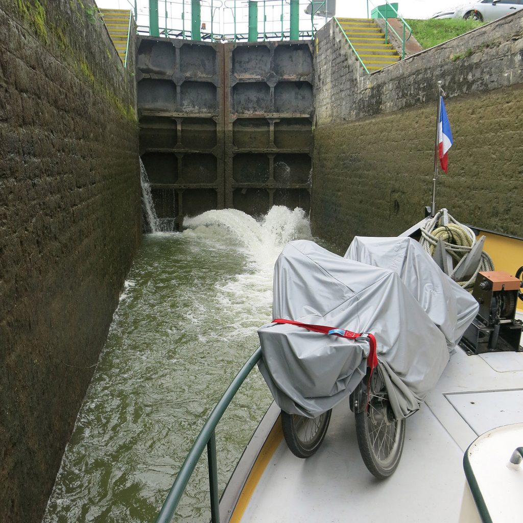 Die Schleuse wird gefüllt