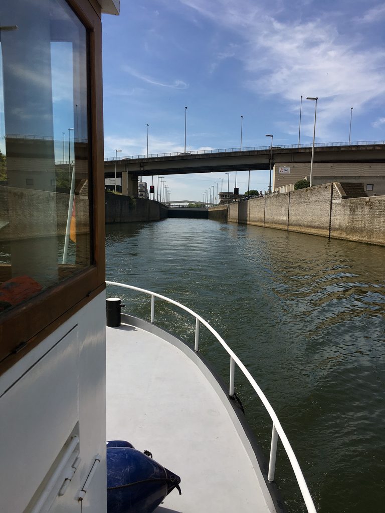 Blick zurück auf die Schleuse «Grands-Malades»